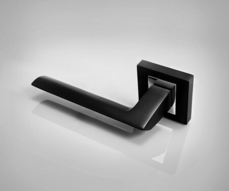 Okucia do drzwi MP Jasper HR (BS/OC - Czarny mat / błyszczący chrom)